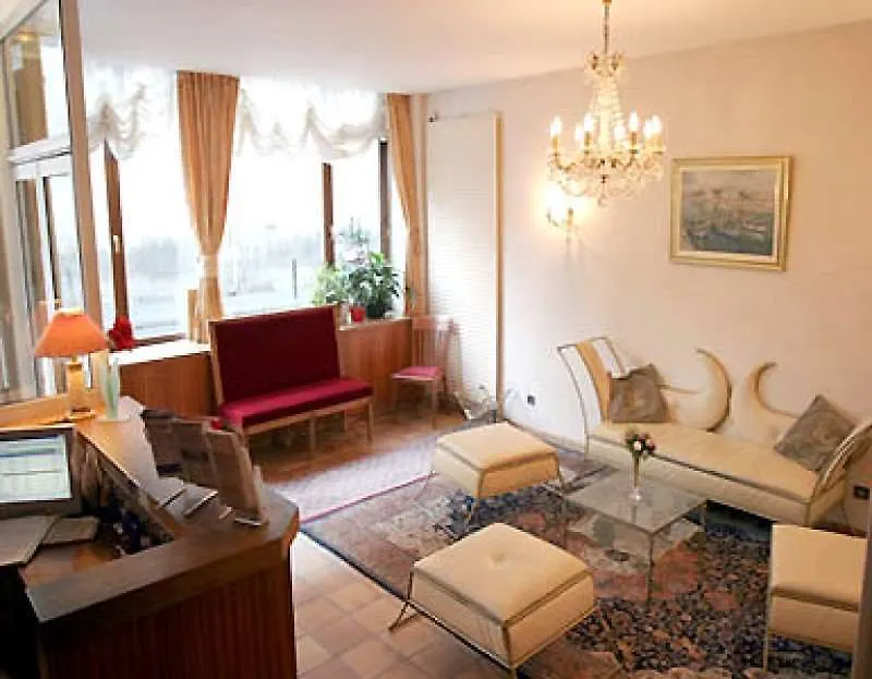 Hotel Roi Rene Paris 2*,  France