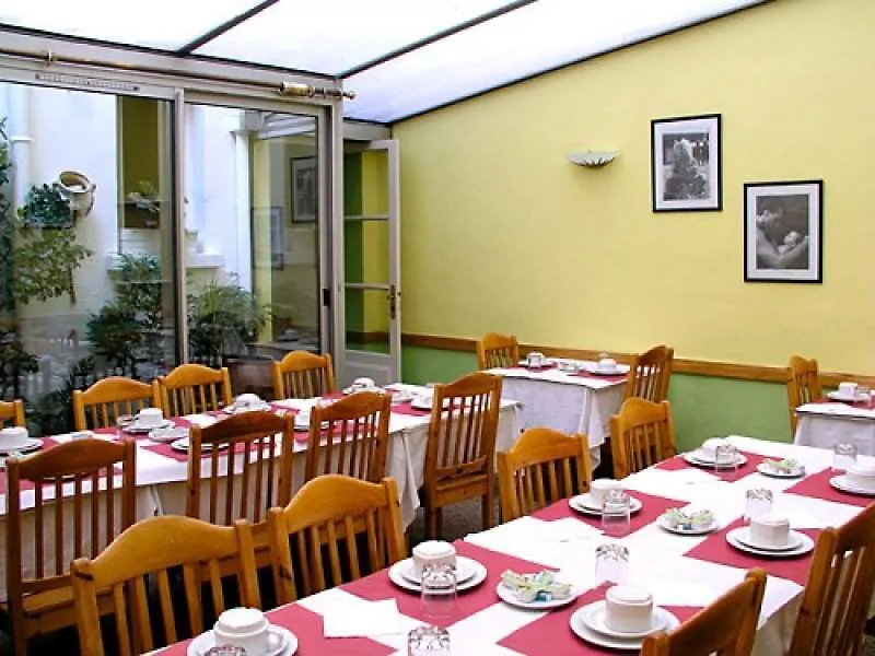 Hotel Roi Rene Paris